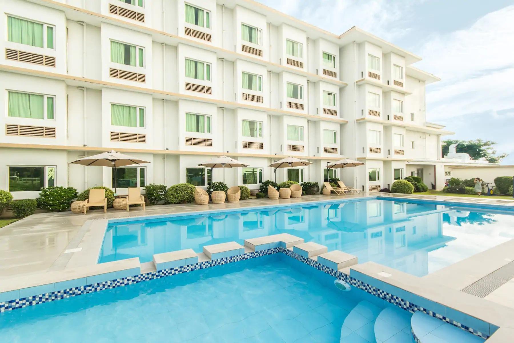 Microtel By Wyndham South Forbes Near Nuvali Santa Rosa  Exterior photo