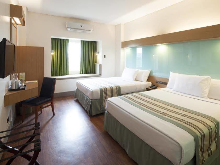 Microtel By Wyndham South Forbes Near Nuvali Santa Rosa  Exterior photo