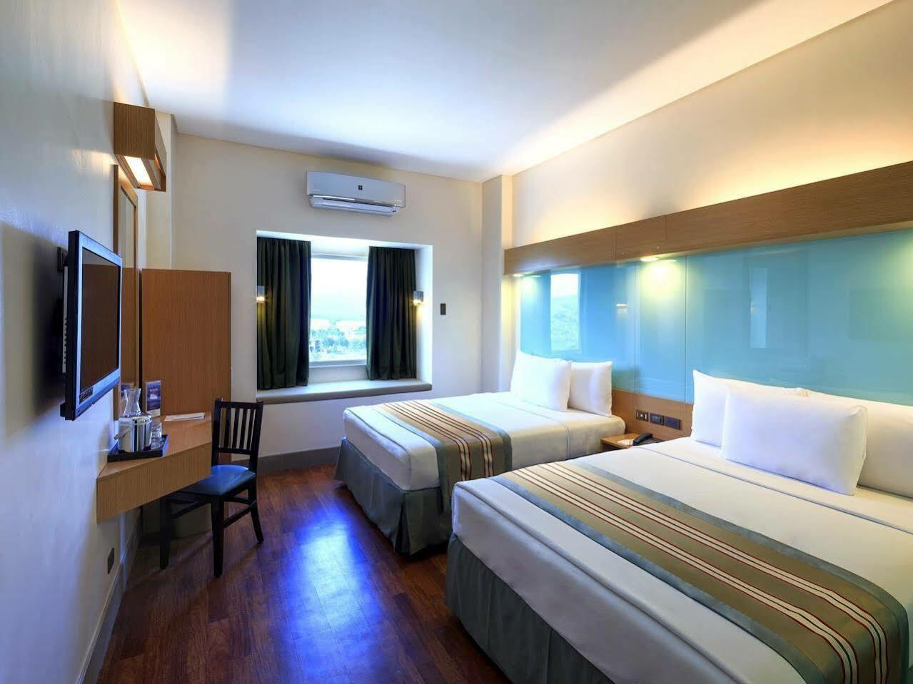 Microtel By Wyndham South Forbes Near Nuvali Santa Rosa  Exterior photo